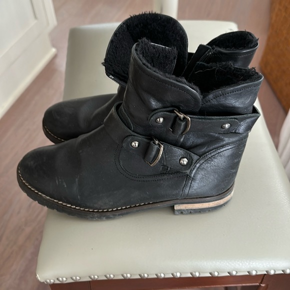Boots - Picture 1 of 3